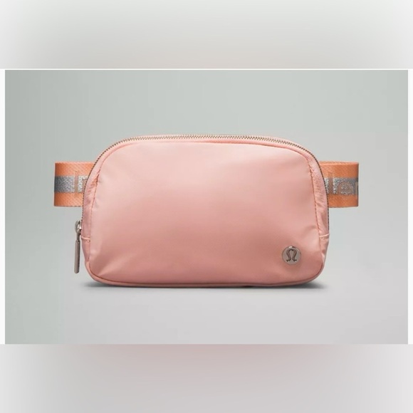 Lululemon Everywhere Belt Bag 1L Pink Mist White Opal Silver Logo NWT Crossbody - Picture 2 of 6
